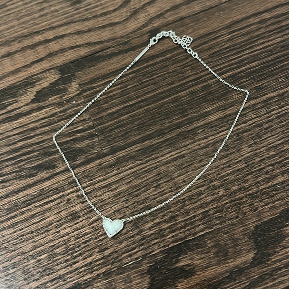 Great condition silver Ari heart pendant necklace Kendra Scott - Picture 6 of 7